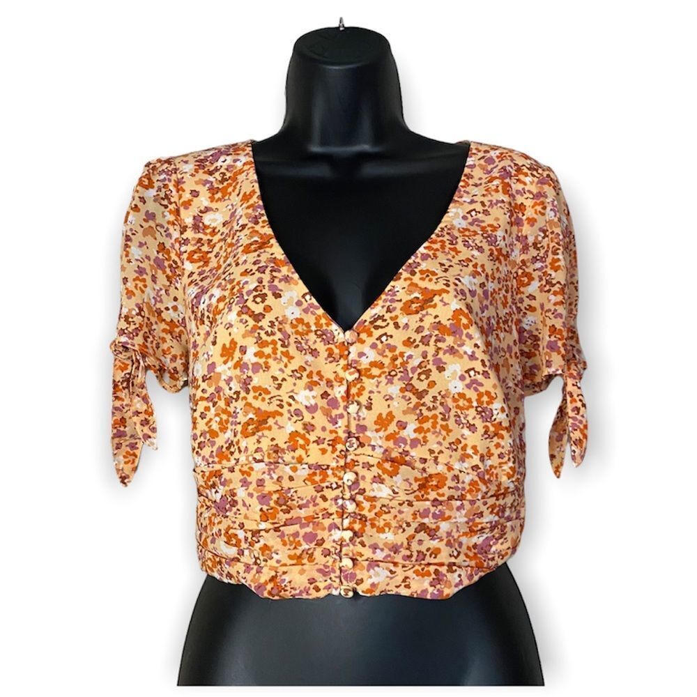H&M floral like print Orange shirt sleeve v-neck scrunched crop top